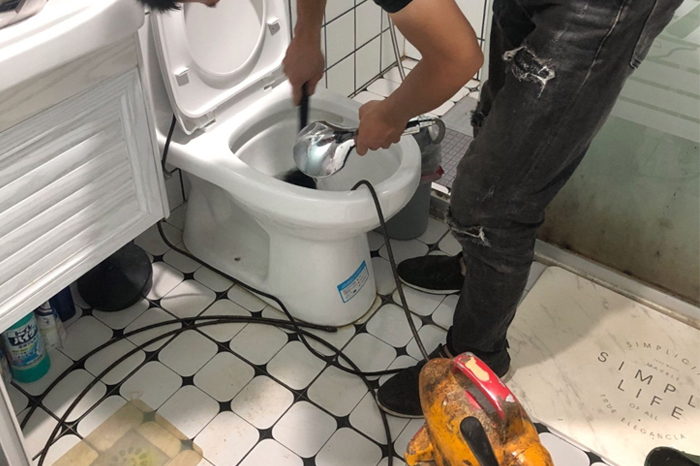 金江镇疏通下水道