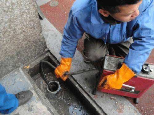 金江镇疏通下水道